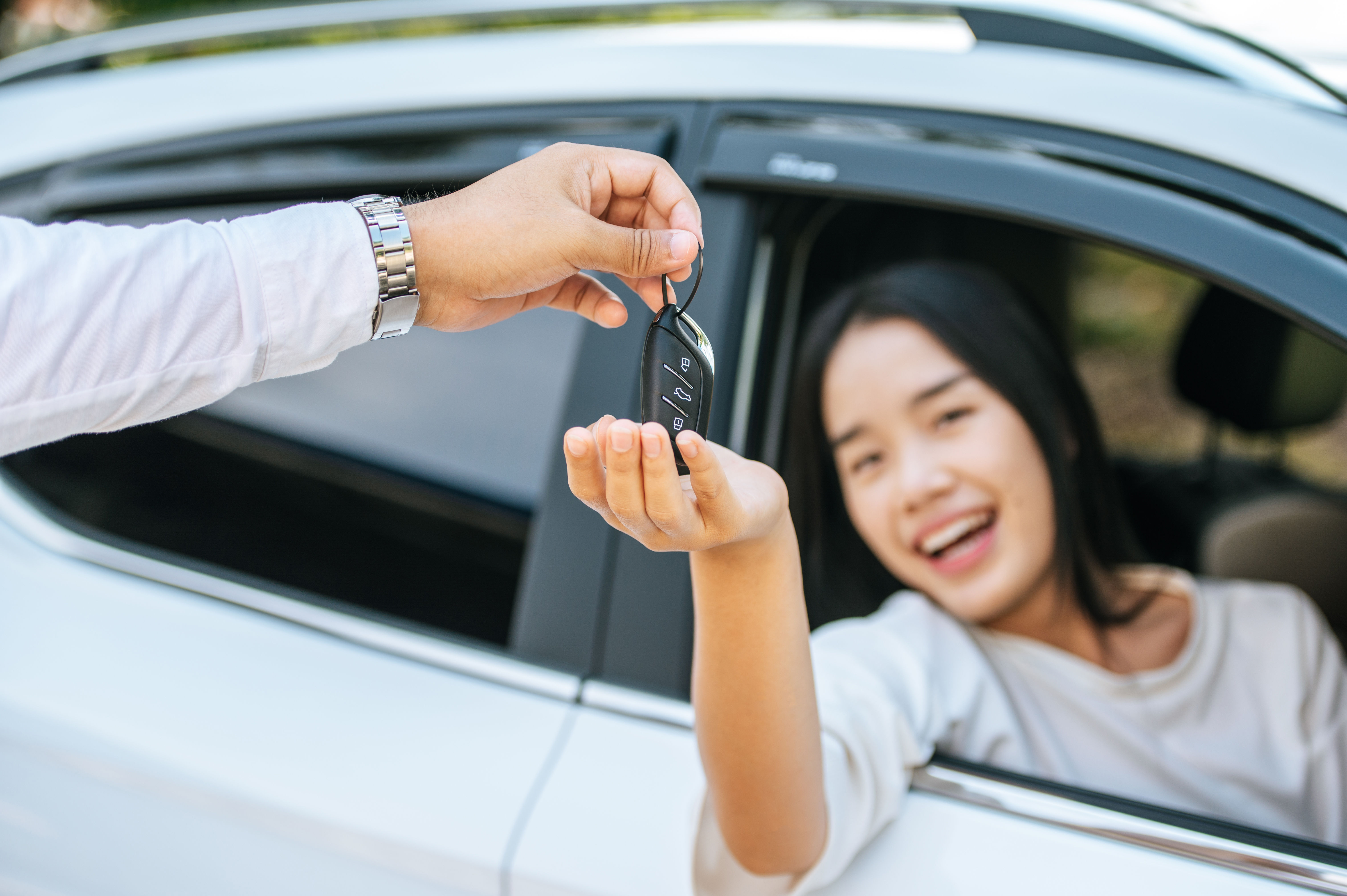 woman-reaching-for-car-keys-2021-10-19-16-23-50-utc