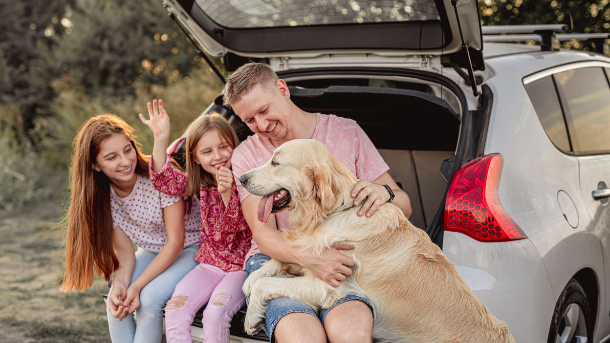 father-with-daughters-and-dog-in-car-2023-02-02-04-17-02-utc