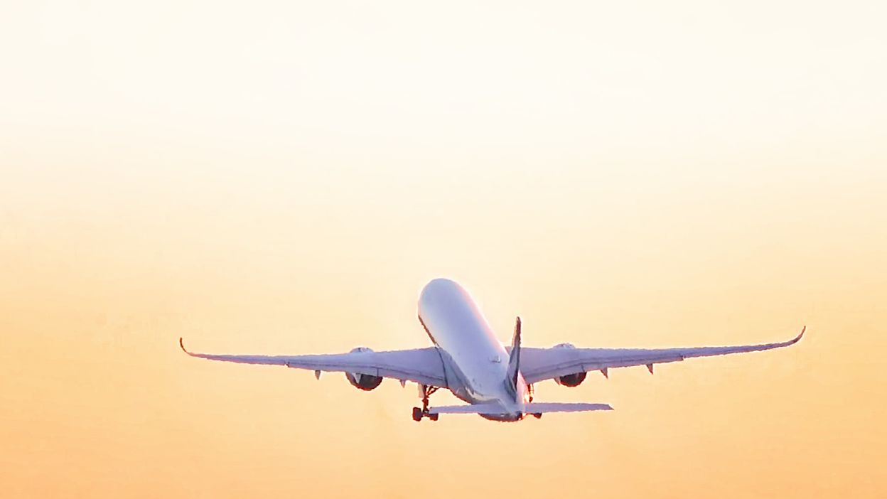 aircraft-takeoff-at-airport-2022-11-14-08-38-51-utc