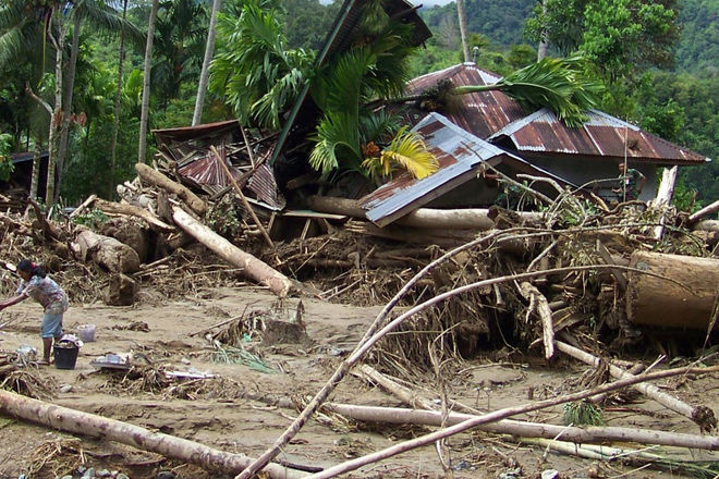 Banjir bandang dan tanah longsor menerjang kawasan Kecamatan Ketambe, Kabupaten Aceh Tenggara, Aceh, 23 Mei 2011. MI/Amiruddin Abdullah Reubee