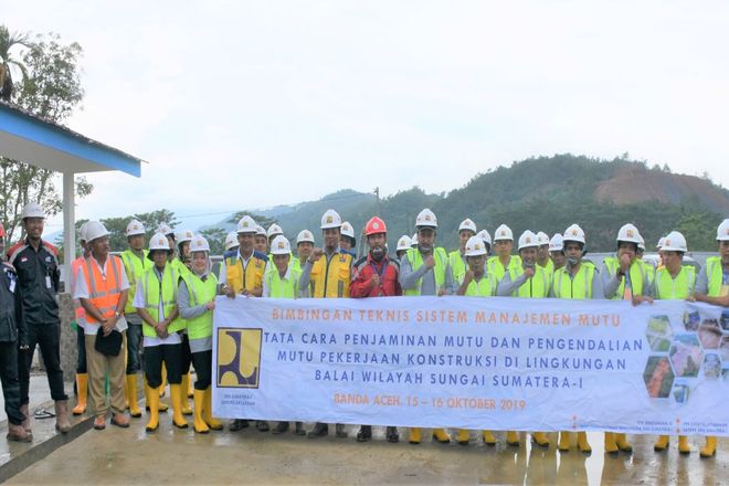 Foto bersama peserta Bimtek penjaminan dan pengendalian mutu pekerjaan konstruksi