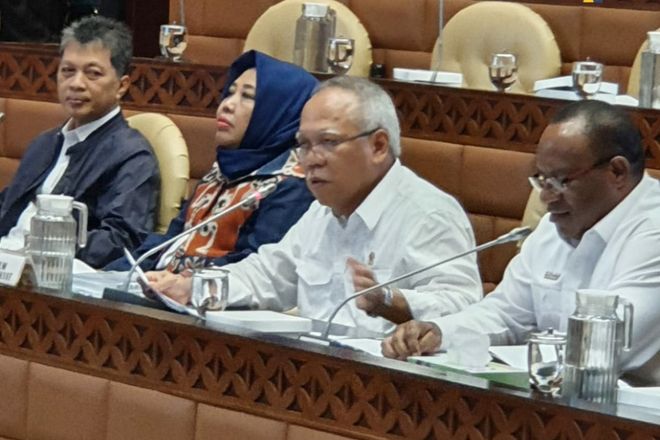 Menteri Basuki pada Rapat Kerja (Raker) bersama Komisi V DPR RI, di Gedung DPR/MPR, Selasa (12/11/2019)