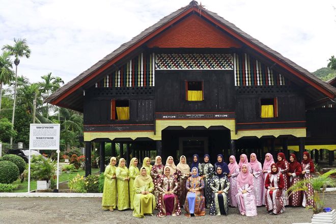 Fotoshhot di Rumoh Aceh Cut Nyak Dhien Lampisang