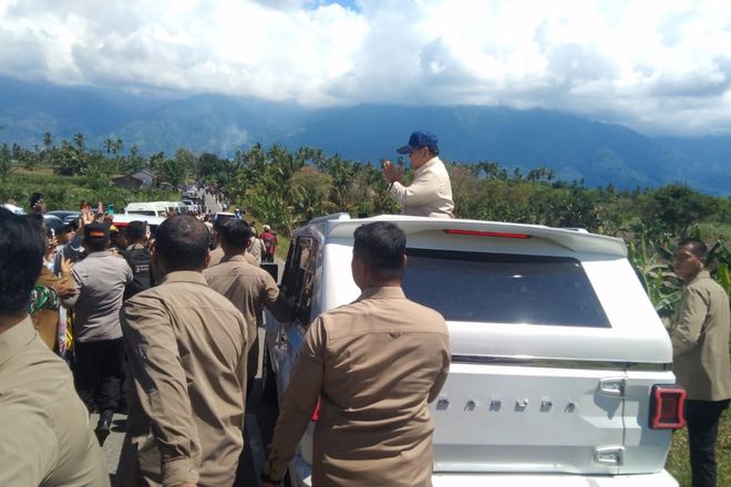 Presiden Republik Indonesia menggunakan Mobil Garuda meninjau dampak banjir Aceh Tenggara