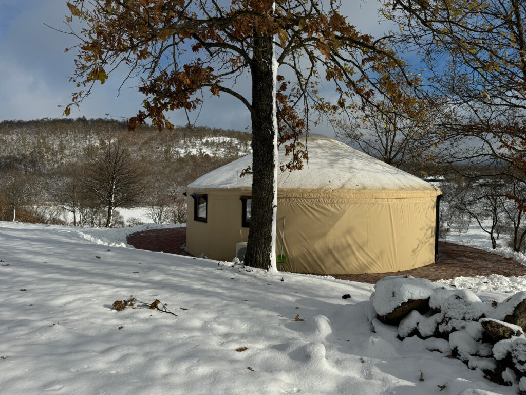 Jin-jang jurta kívülről