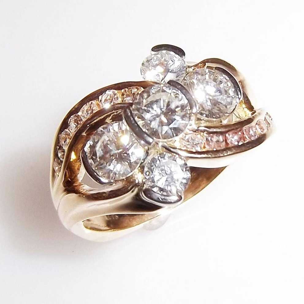 Featured Image of Custom Anniversary Rings