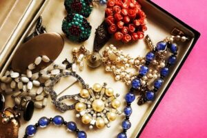 Antique Jewels That You Need To Have in Your Collection