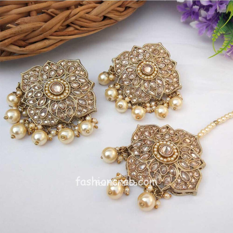 Cream Colour Stud Earrings with Maang Tikka for Party