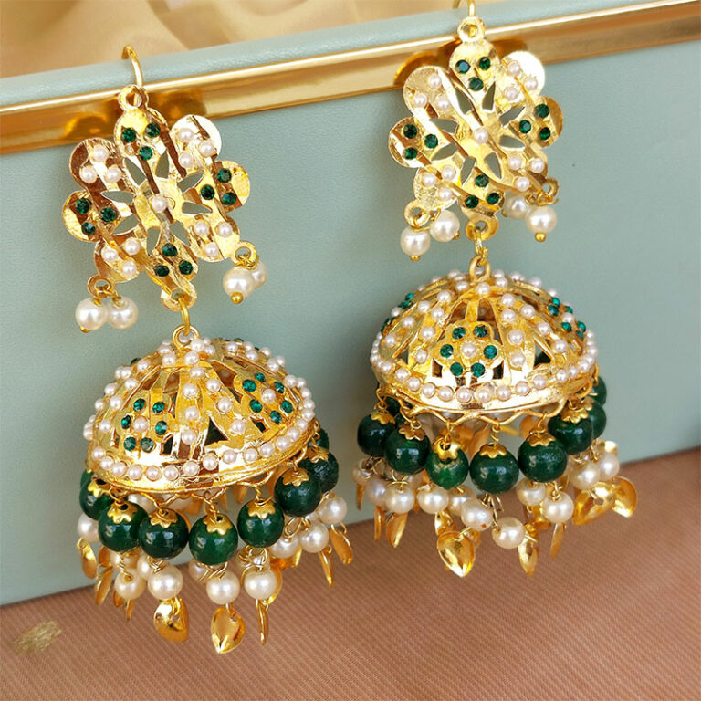 Traditional Punjabi Pipal Patti Tikka Set - Dark Green | FashionCrab.com