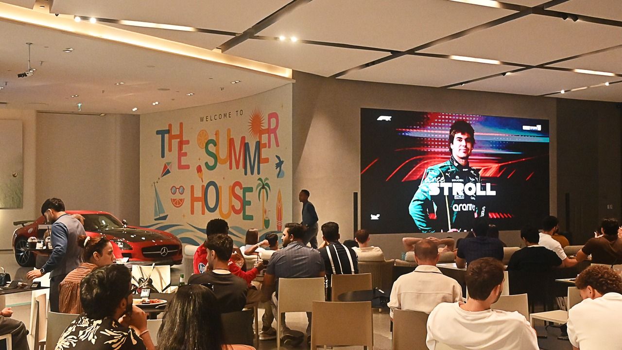 Live race screening at AMG Kaffeehaus