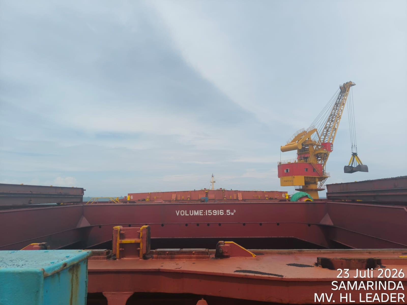 Floating crane gearless