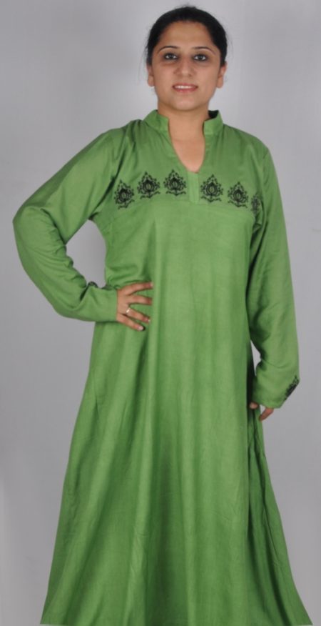 Bamboo Abaya in paisley embroidery green