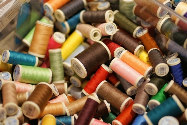 Various coloured thread reels