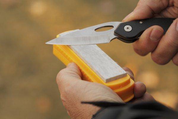 Smith's 4" Natural Arkansas Sharpening Stone with Cover