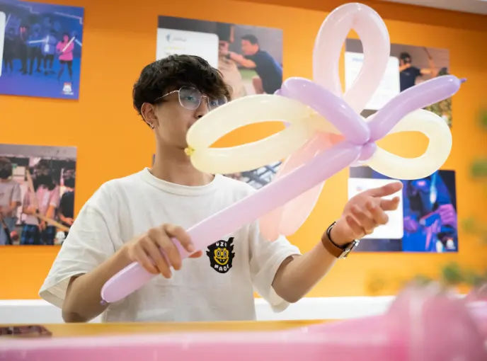 Balloon Sculpting 1