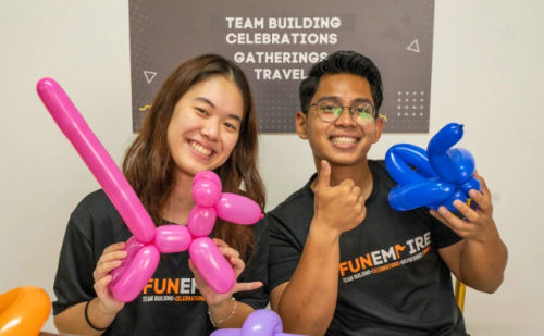 Balloon Sculpting Workshop - Team Building Singapore