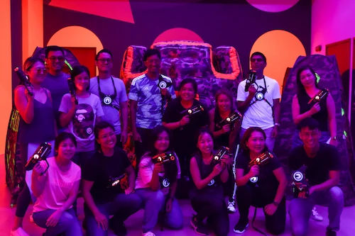 laser quest - neon laser tag