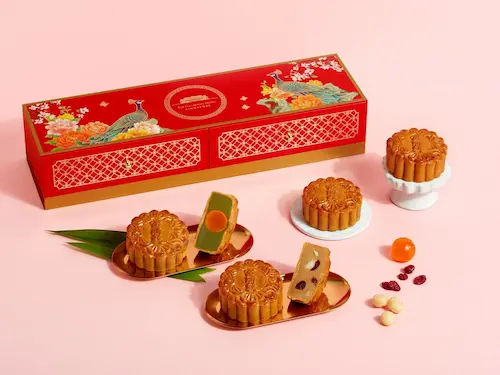 Fullerton Hotel - Mooncake Singapore (Credit: Fullerton Hotel)