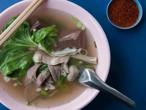 Pig Organ Soup - Lau Pa Sat Food (Credit: Taste Atlas)