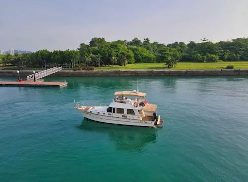 YachtCruiseSG - Yacht Rental Singapore (Credit: YachtCruiseSG)