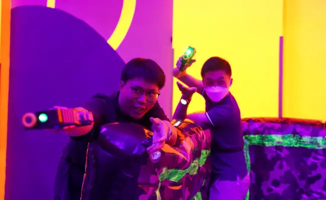 players communicating in laser tag