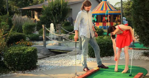 Play mini-golf