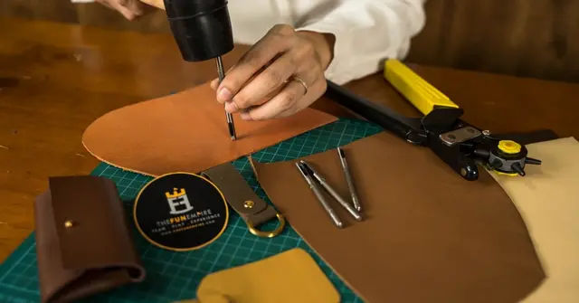 Non-Stitched Leather Workshop