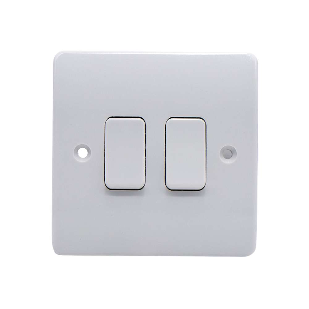 MK Electric Logic Plus K4873SA WHI 10A 3 Gang 2 Way Light Switch 0