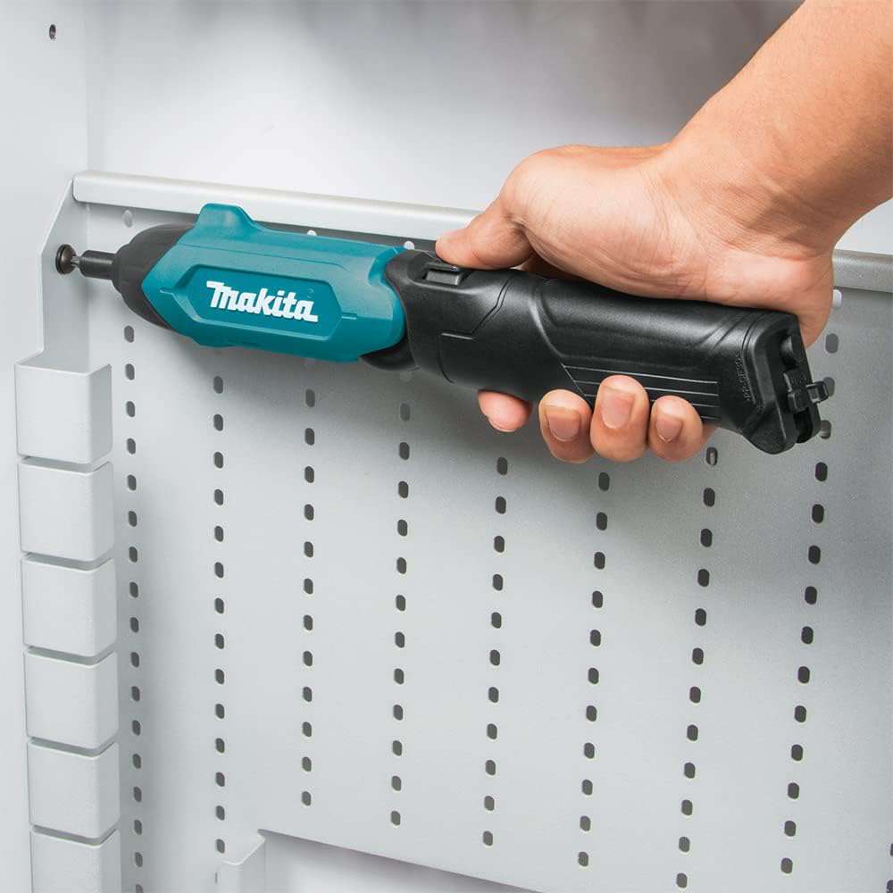 Makita DF001DW Li-ion 3.6V Cordless Screwdriver Kit 8