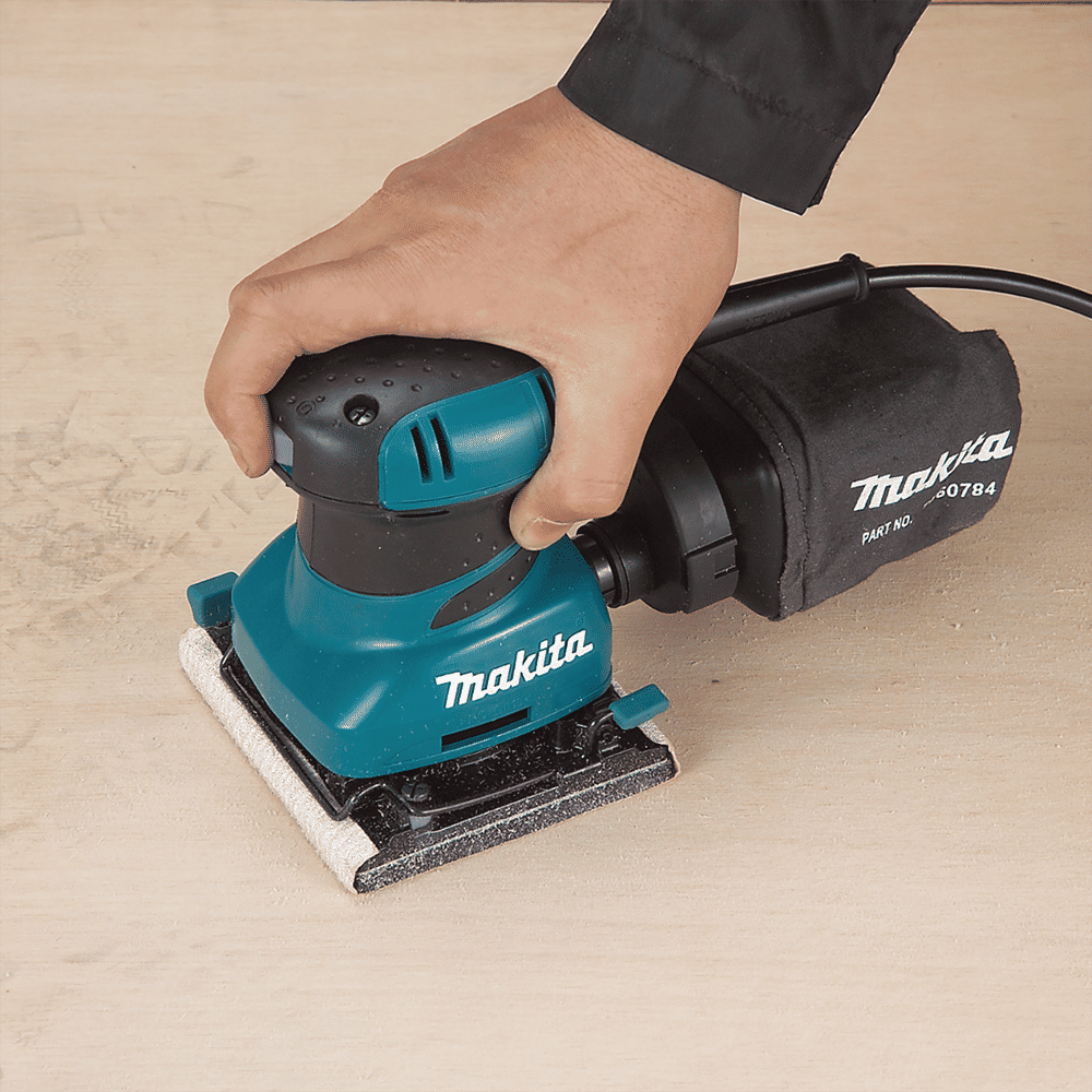 Makita BO4556 200W Finishing Sander 2