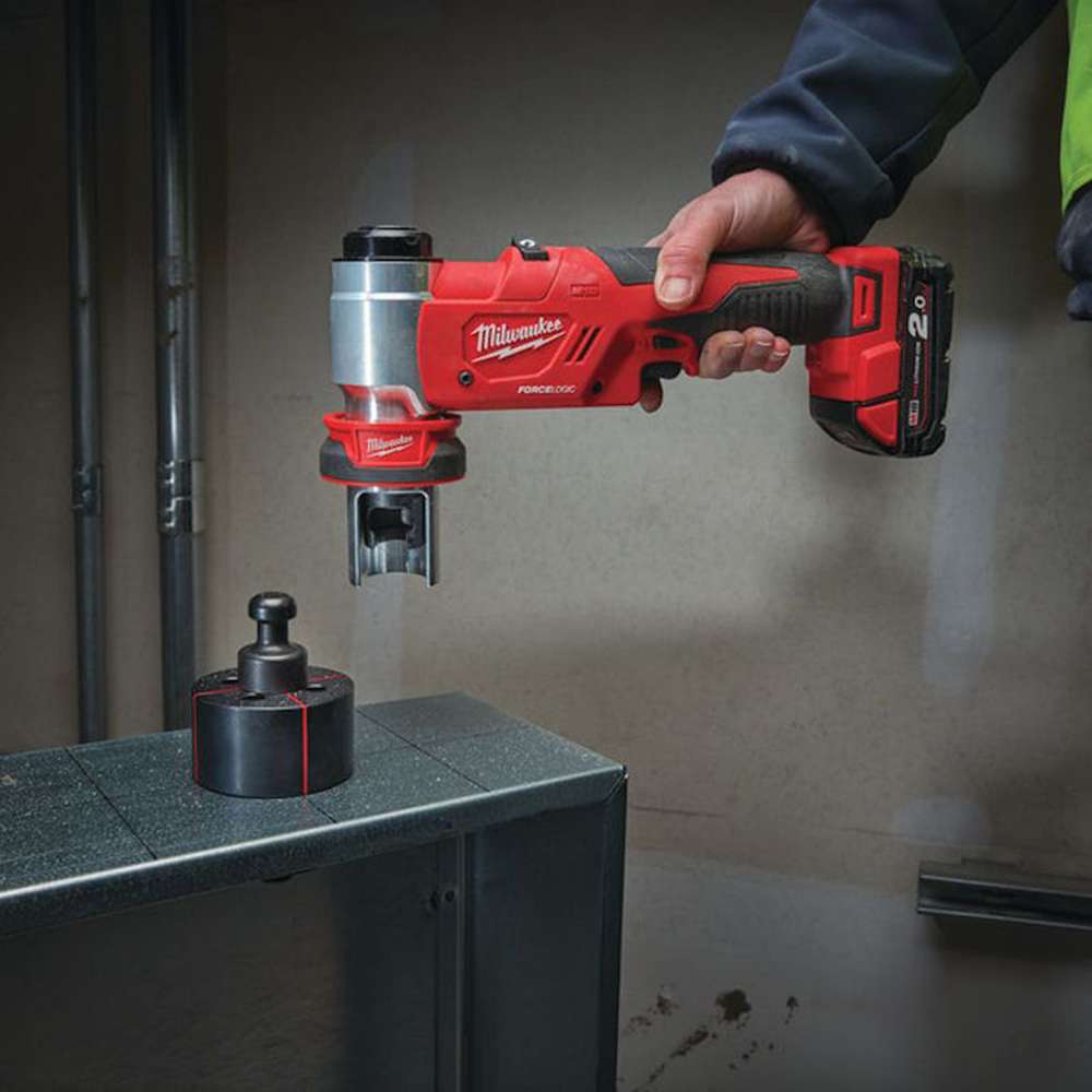 Milwaukee M18HKP-201CA M18 Force Logic Cordless Hydraulic Knockout Punch 6