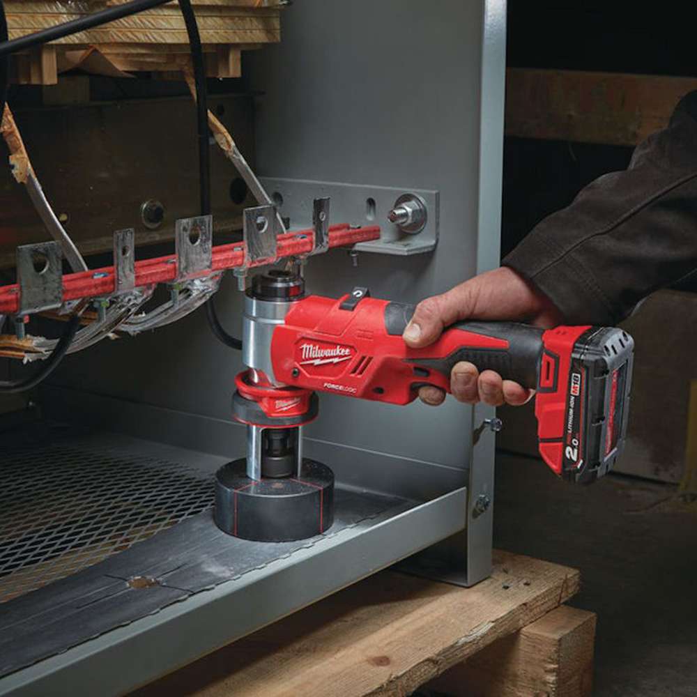 Milwaukee M18HKP-201CA M18 Force Logic Cordless Hydraulic Knockout Punch 7