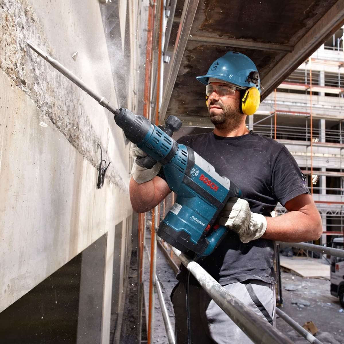 Bosch GSH 7 VC Professional Demolition Hammer With SDS Max 6