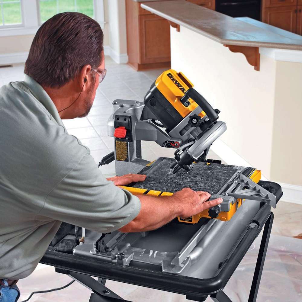 Dewalt 1600W 220V Wet Tile Saw With Stand 2