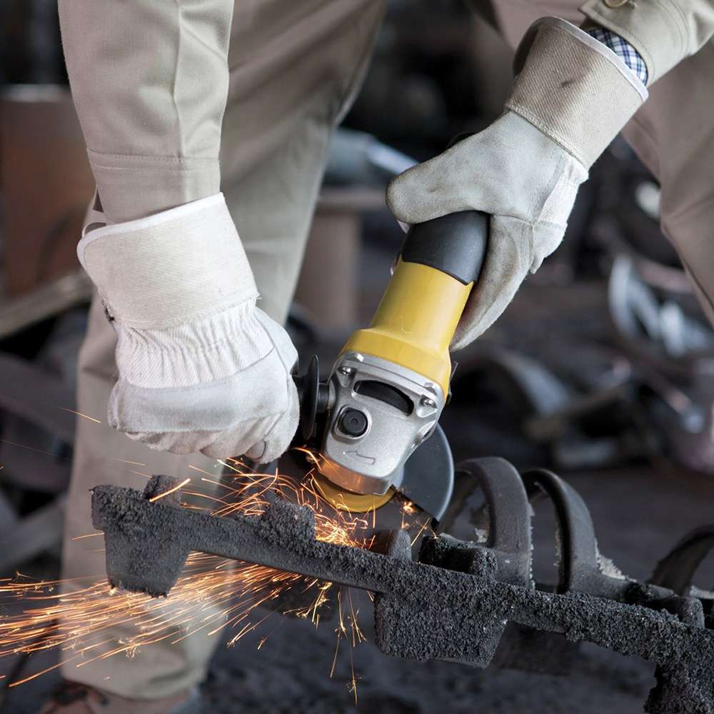 Stanley 115mm 1050W Small Angle Grinder 2