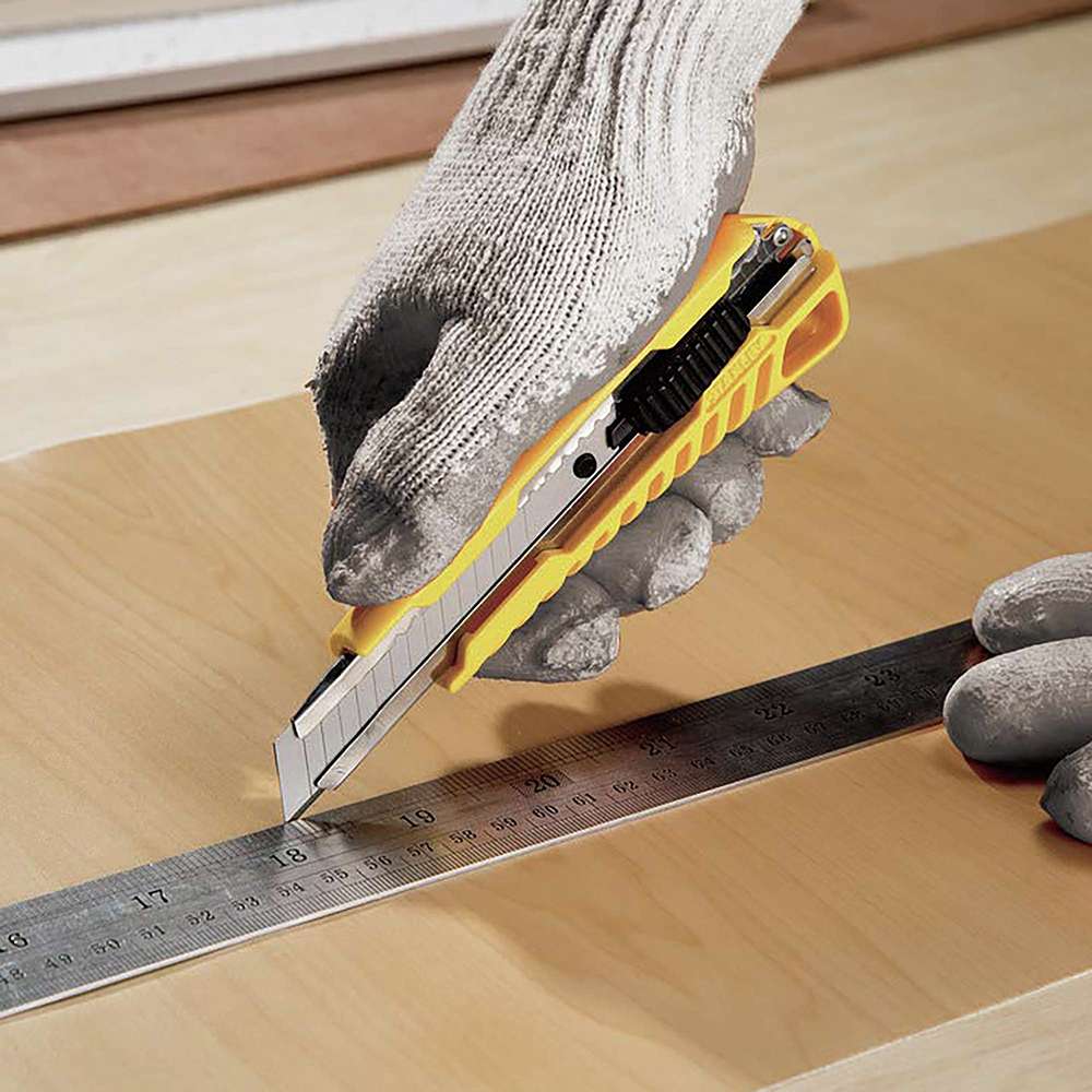 Stanley Professional STHT10276-1 18mm Sanp Off Knife 2 blades 7