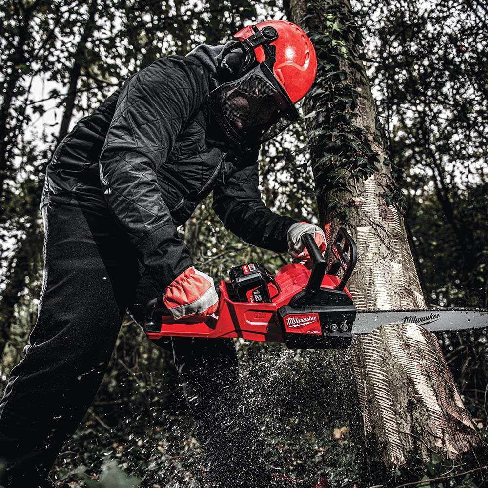 Milwaukee M18FCHS-121 M18 Fuel Cordless Chainsaw 40cm Bar 16