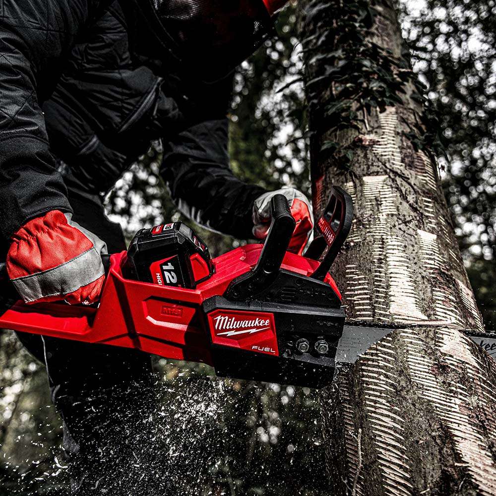 Milwaukee M18FCHS-121 Fuel 40CM 18V 12Ah Cordless Chain Saw With Bar 17