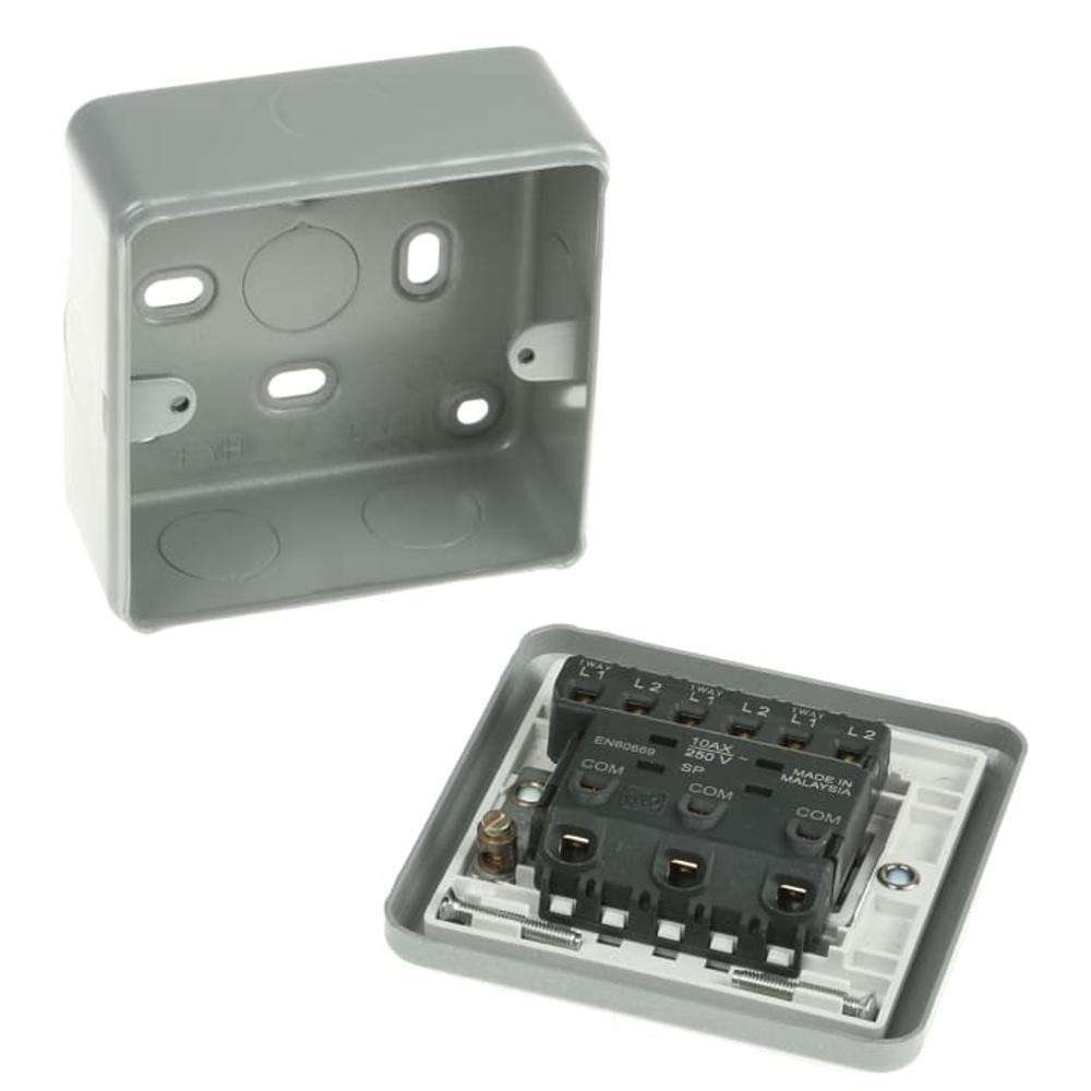 MK 10A 3 Gang 2 Way Switch 1