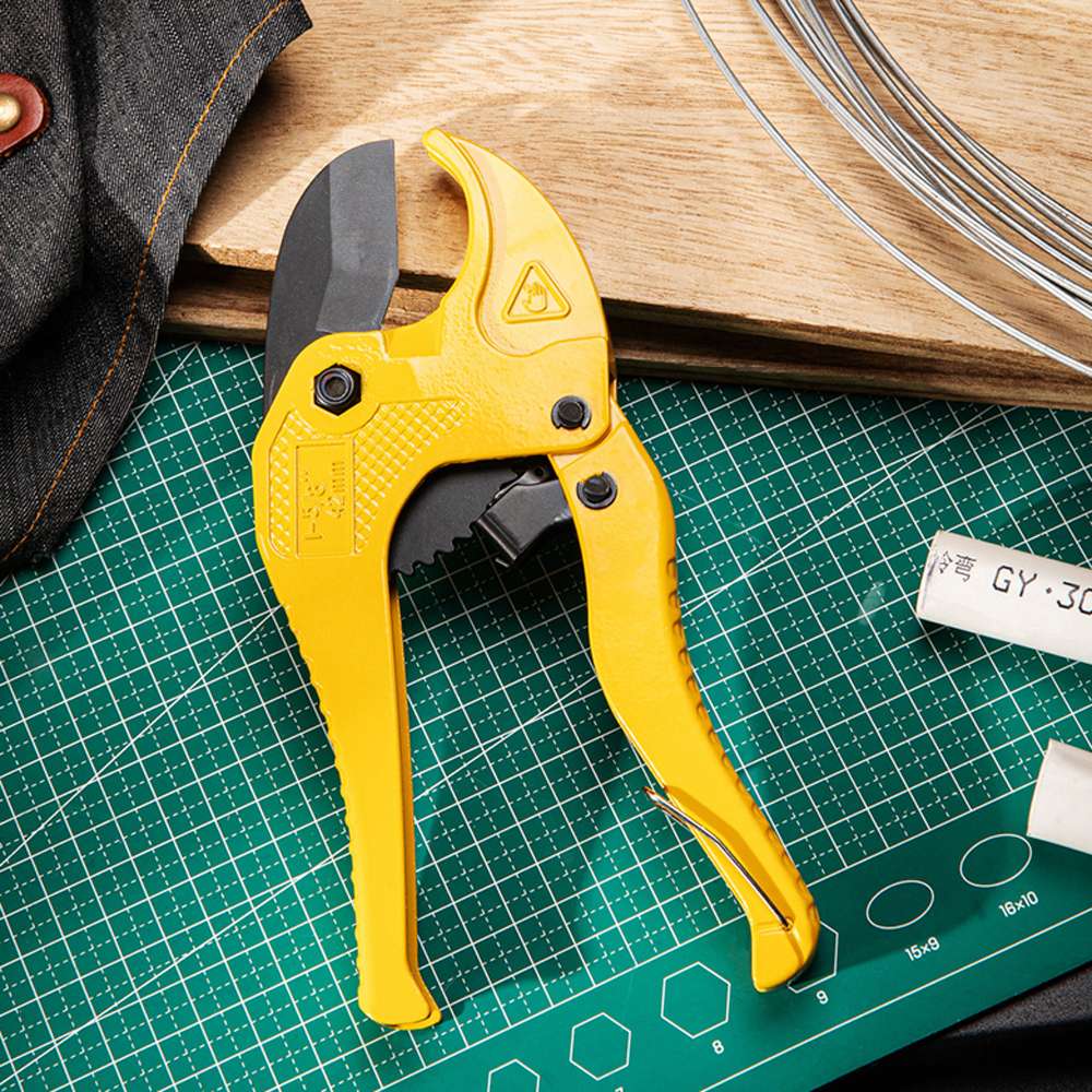 Deli DE-EDL350042 PVC Pipe Cutter 42MM 3