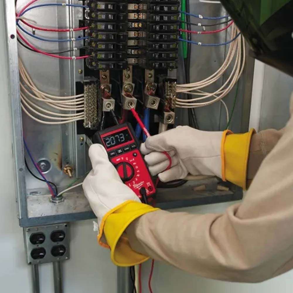 Milwaukee 2217-40 600VAC Digital Multimeter 3
