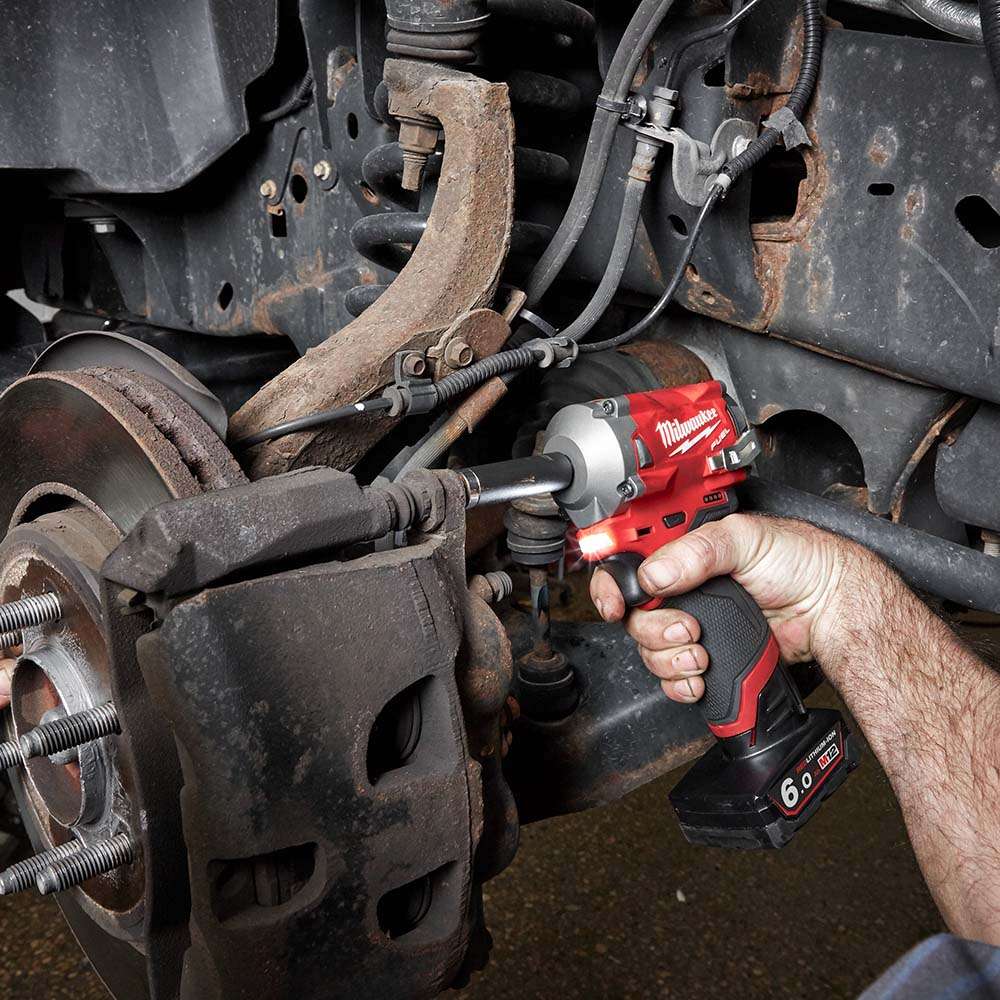 مفتاح الربط الصدمي المدمج ميلووكي (Milwaukee) قياس (3/8") يعمل ببطارية (12V) موديل (M12FIW38-0 Fuel) يباع دون ملحقات 9