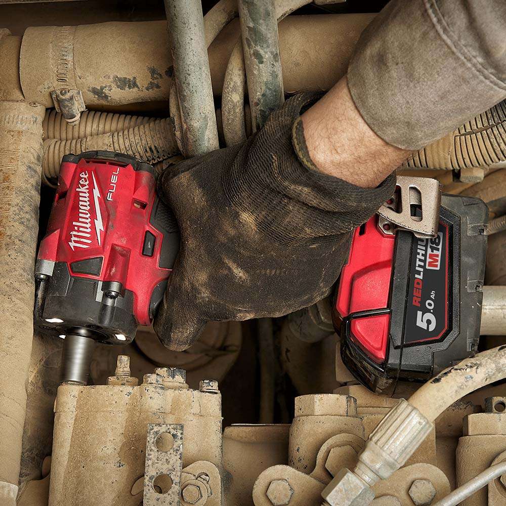 Milwaukee M18FIW2F38-502X 3/8" 18V 5Ah X 2 Li-ion Corldless Impact Wrench Kit With Friction Ring 2