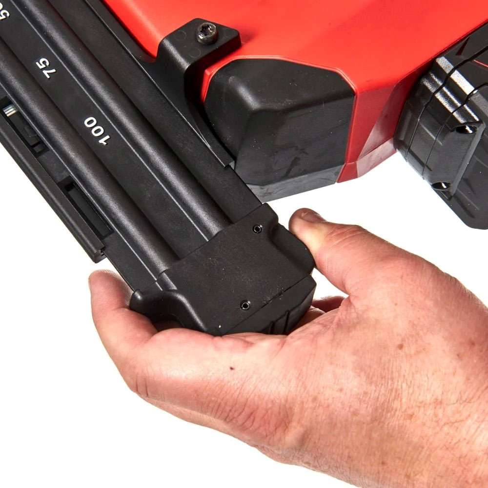 Milwaukee M18FN18GS202X Fuel 18V 2Ah X 2 LiIon Cordless Nailer Kit