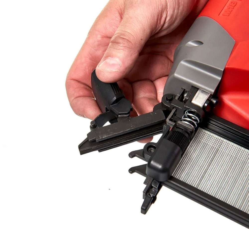 Milwaukee M18FN18GS-202X Fuel 18V 2Ah X 2 Li-Ion Cordless Nailer Kit 5