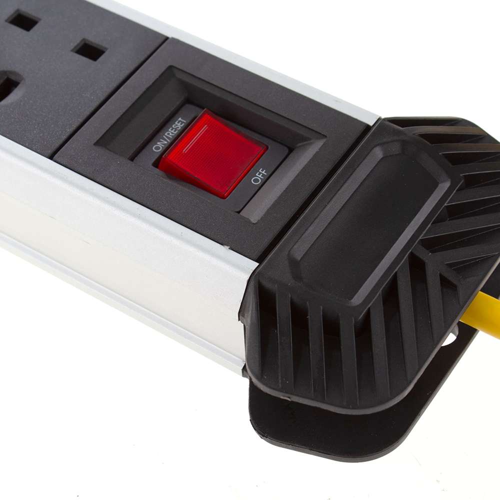 المأخذ الكهربائي الرباعي بكابل بلاستيكي (PVC)  2