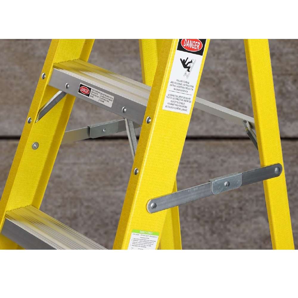 Stanley 5 Step Fiberglass Ladder 140 x 520 x 1575mm 2