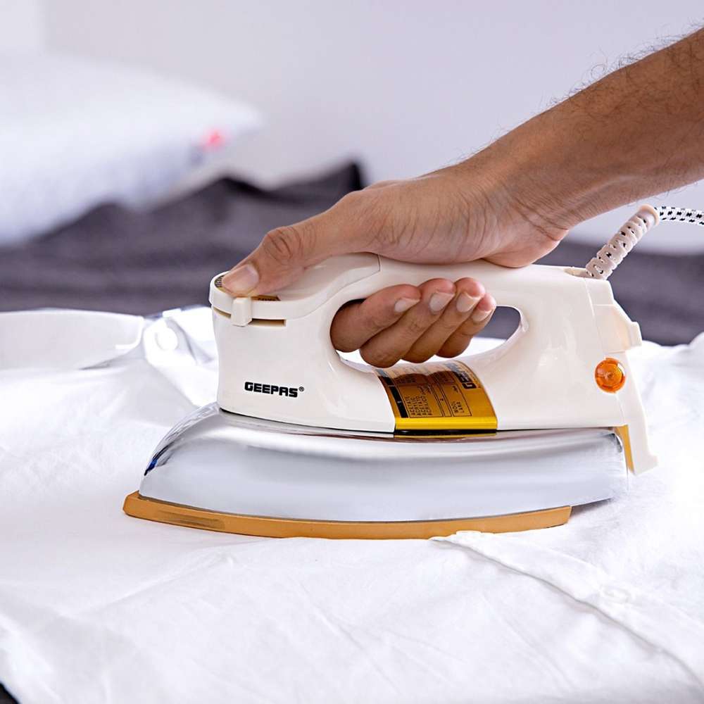 Geepas 1200W Automatic Dry Iron Anti-Shock Handle & Thermostat Pilot Lamp - White/Silver/Gold 2