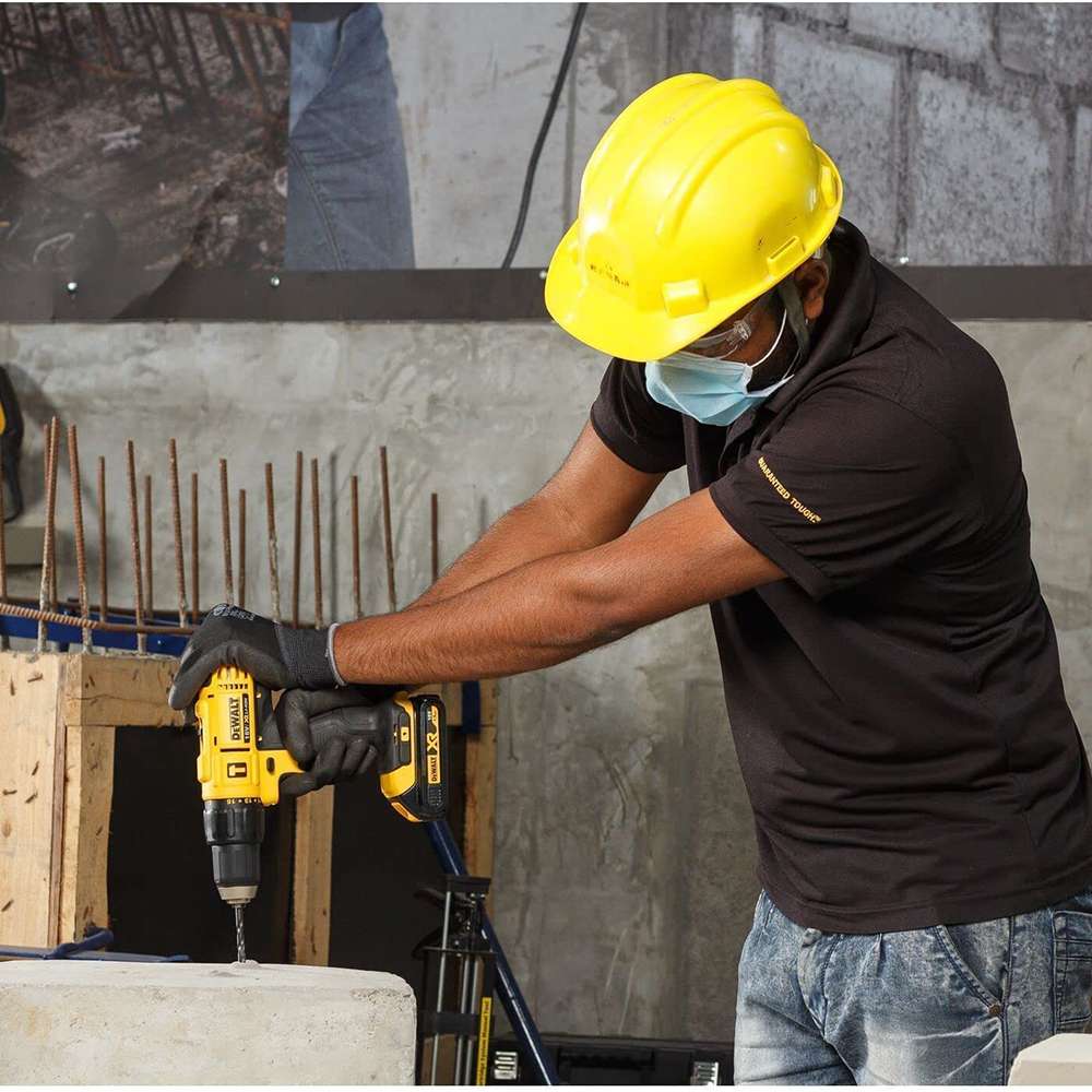 المثقاب اللاسلكي (DCD771S2- B5) من (Dewalt)  يعمل ببطارية (18V) باللون الأصفر و الأسود 4