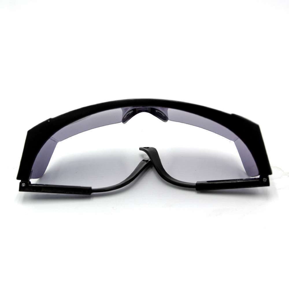 نظارات سلامة لون شفاف ماءل للأسود لحماية العينين من (99.9) من الأشعة فوق البنفسجية  3